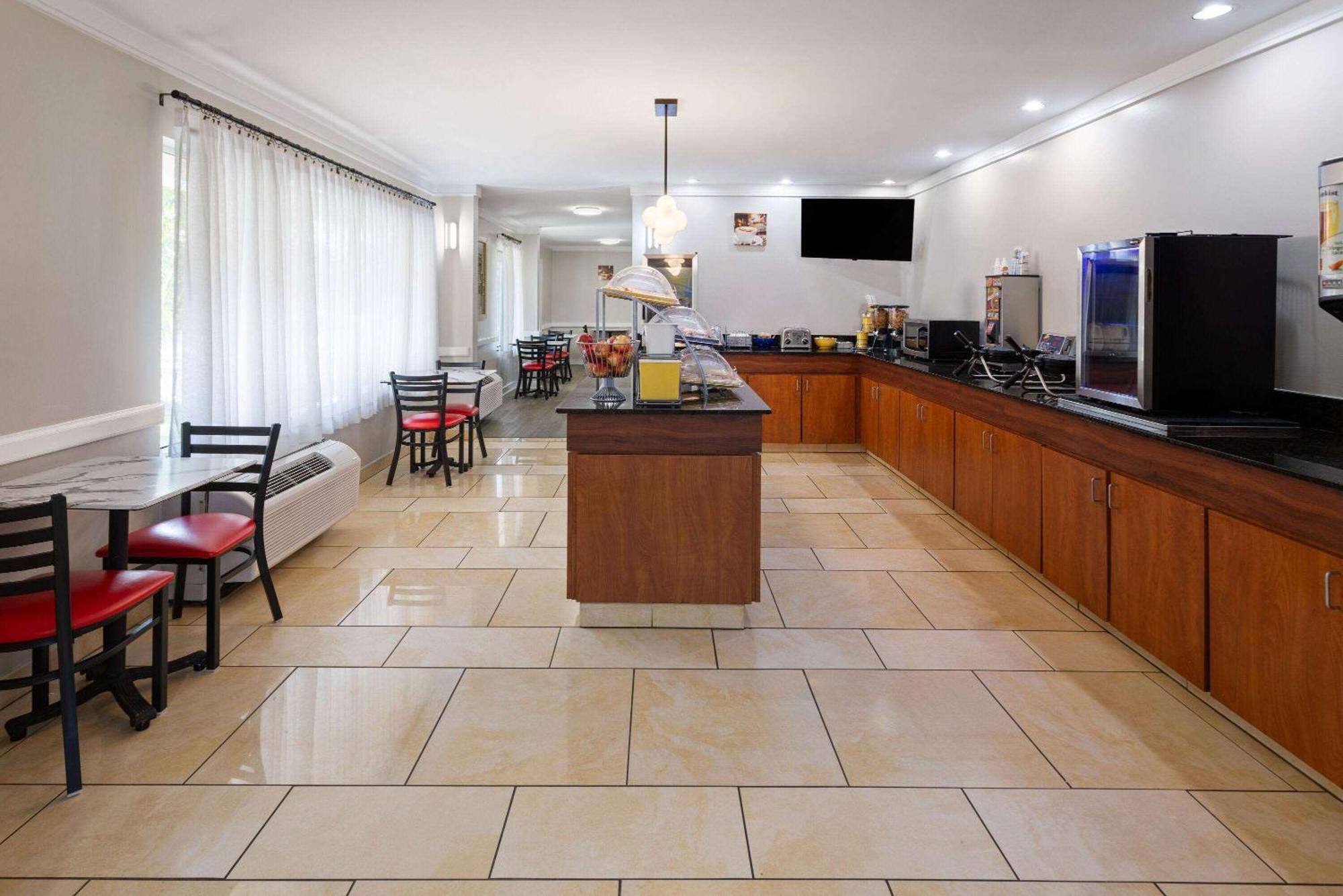 Days Inn By Wyndham Florence Near Civic Center מראה חיצוני תמונה